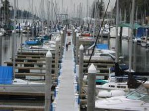 Catway en béton - Thunderbird - International Marine Floatation Systems, Inc. (IMFS) - maintenu par des piliers
