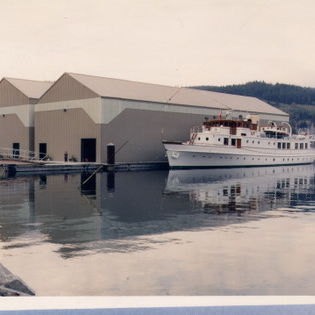 Hangar pour bateau - Reed Point - International Marine Floatation Systems, Inc. (IMFS)