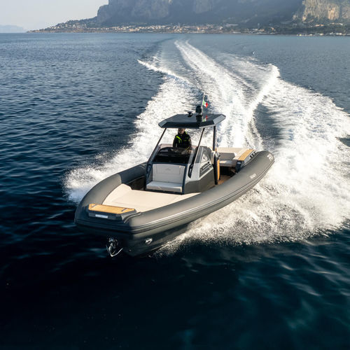 Bateau pneumatique in-bord - R11 EFB - RENIER - bimoteur / semi-rigide / à console centrale