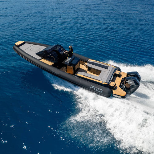Bateau pneumatique hors-bord - R10 CABIN TOURER - RENIER - bimoteur / semi-rigide / à console centrale