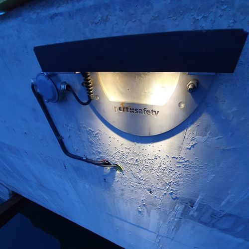 Éclairage pour ponton à LED - Grid Powered - PORT-SAFETY