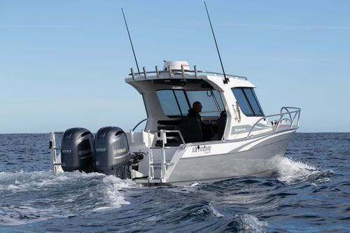 Walkaround hors-bord - 915  - Extreme Boats EU Ltd. - bimoteur / avec timonerie / de pêche sportive