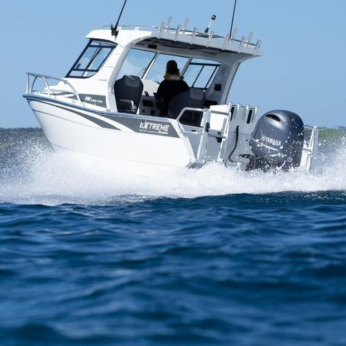 Bateau de pêche-promenade hors-bord - 646 GAME KING - Extreme Boats EU Ltd. - avec timonerie / en aluminium / max. 6 personnes