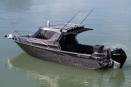 Bateau de pêche-promenade hors-bord - 795 GAME KING - Extreme Boats EU Ltd. - bimoteur / avec timonerie / hard-top