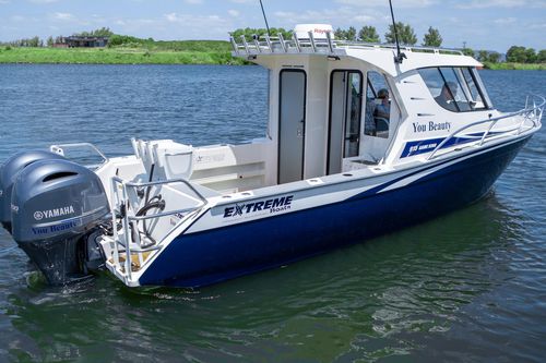 Bateau de pêche-promenade hors-bord - 915 GAME KING - Extreme Boats EU Ltd. - bimoteur / avec timonerie / offshore
