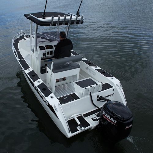 Coque open hors-bord - 545 CC - Extreme Boats EU Ltd. - à console centrale / de pêche / en aluminium