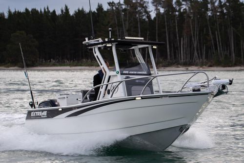 Coque open hors-bord - 605 CC - Extreme Boats EU Ltd. - à console centrale / de pêche / offshore