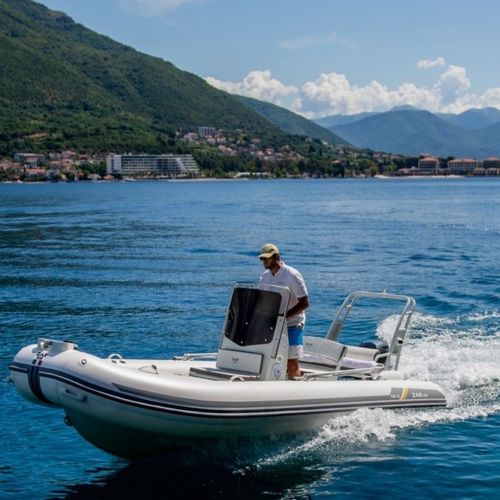 Bateau pneumatique hors-bord - 18 DL - MS Marine GmbH - RIB / open / à console centrale