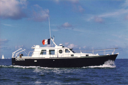Vedette in-bord - KING ATLANTIQUE - META YACHTS - bimoteur / hard-top / en aluminium