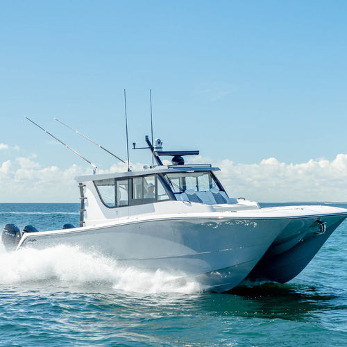 Vedette catamaran - 46’ - Invincible Boat Company - hors-bord / quadrimoteur / à console centrale