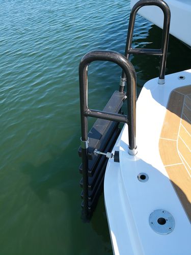 Échelle pour yacht - Advanced Mechanical Solutions - fixe / de baignade / de poupe
