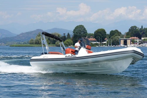 Bateau pneumatique hors-bord - 67 - BSC COLZANI srl - semi-rigide / open / à console centrale