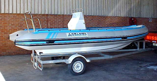 Bateau pneumatique hors-bord - 5.5m - Aquarius Inflatables - bimoteur / semi-rigide / à console centrale