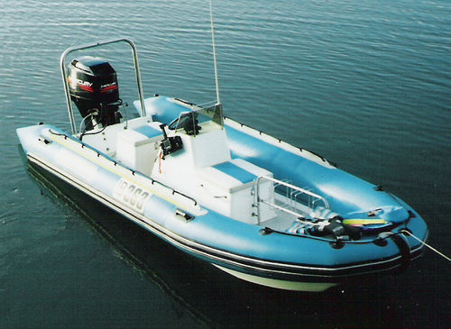 Bateau pneumatique hors-bord - 5.0 m - Aquarius Inflatables - à console centrale / open / de ski nautique