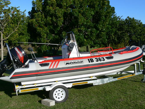 Bateau pneumatique hors-bord - 5.5m - Aquarius Inflatables - bimoteur / à console centrale / open
