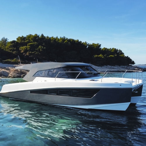 Cabin-cruiser catamaran - M37 - MAKAI Yachts - diesel / hard-top / de croisière