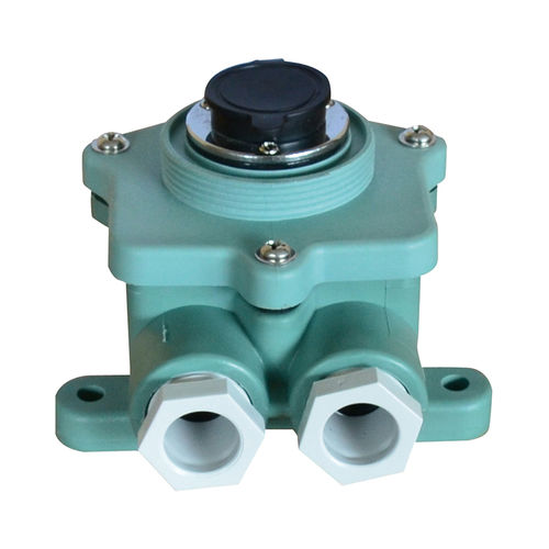 Prise électrique étanche pour navire - IMPA 330648 - Zhejiang Bozhou Marine Electric Technology Co., Ltd. - pour bateau / femelle / avec interrupteur