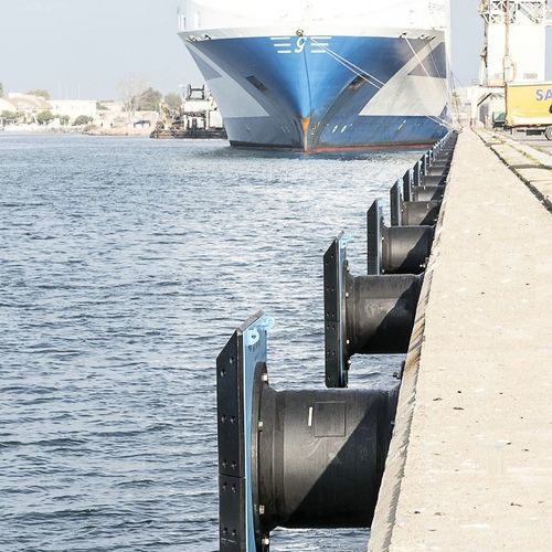 Pare-battage pour navire - DCE series - Jerryborg Marine Machinery Co., Ltd - pour ponton / noir / à cellule fermée