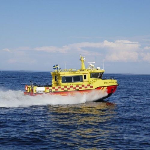 Bateau pompier - 1370 - Kewatec - bateau ambulance / bateau de récupération des hydrocarbures / in-bord IPS-drive