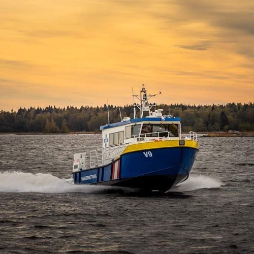 Bateau de recherche et sauvetage - 1400 - Kewatec - bateau ambulance / in-bord IPS-drive / diesel