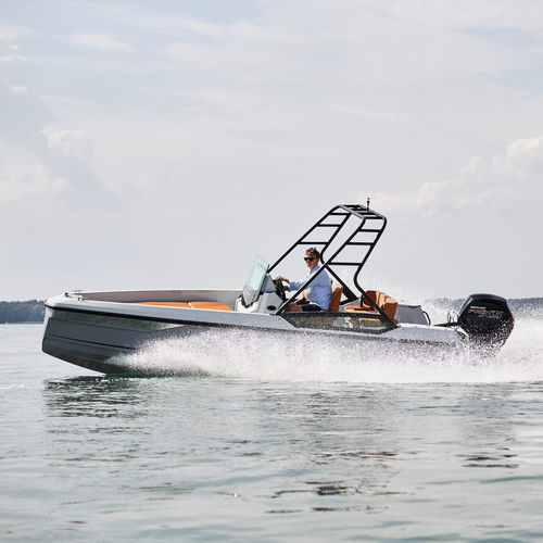 Coque open hors-bord - 200 - Saxdor Yachts Oy - à console centrale / de pêche sportive / max. 6 personnes