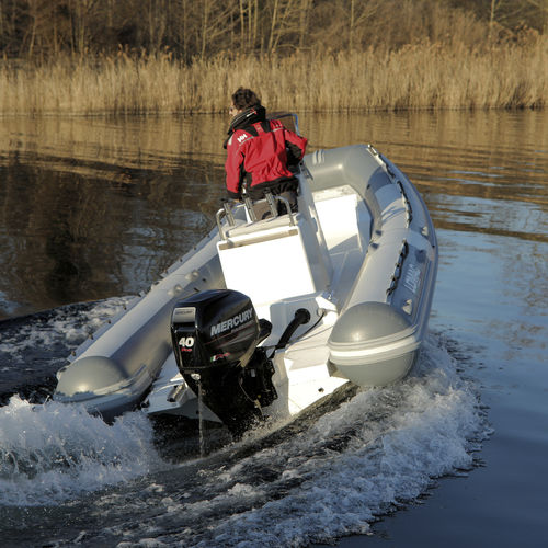 Bateau pneumatique hors-bord - CLUB 600 - Lomac - semi-rigide / à console centrale / open