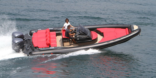 Bateau pneumatique hors-bord - ADRENALINA 9.0 - Lomac - bimoteur / semi-rigide / à console centrale