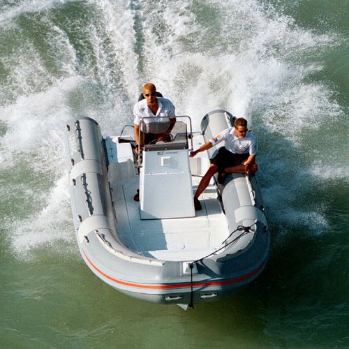 Bateau pneumatique hors-bord - CLUB 660 - Lomac - semi-rigide / à console centrale / open