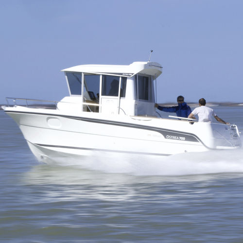 Coque open in-bord - OSTREA 700 - OCQUETEAU - à moteur diesel / à cockpit fermé / de pêche sportive
