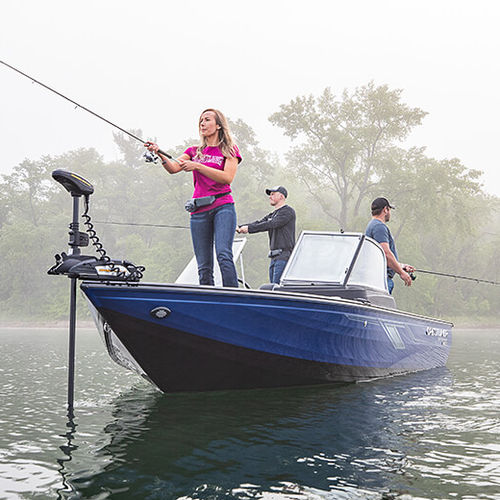 Bay boat hors-bord - 1950 HAWK - Crestliner - à double console / de pêche sportive / en aluminium