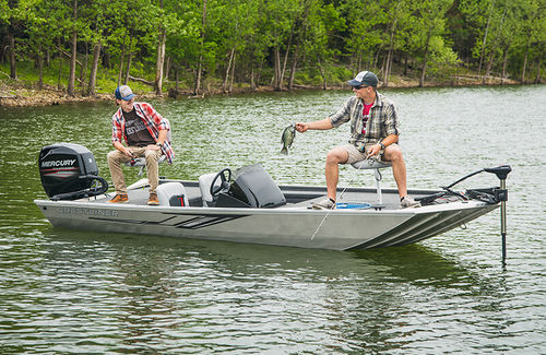 Crappie boat hors-bord - 16 STORM - Crestliner - à console latérale / de pêche sportive / en aluminium