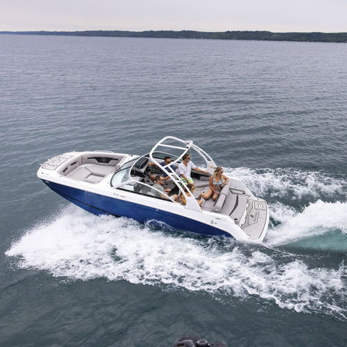Deck-boat in-bord - HD3 SURF - Four Winns - open / à double console / bow-rider