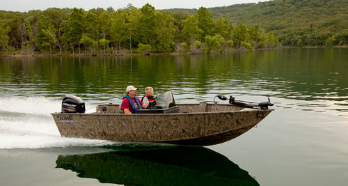 Bass boat hors-bord - FM 165 PRO SC POLY CAMO - Lowe - à console latérale / de pêche sportive