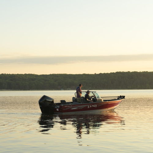 Runabout hors-bord - 2025 IMPACT XS - Lund - à double console / bow-rider / de ski nautique