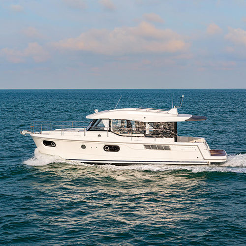 Trawler in-bord - Swift Trawler 41 Sedan - Bénéteau Motorboats - bimoteur / avec timonerie / max. 8 personnes