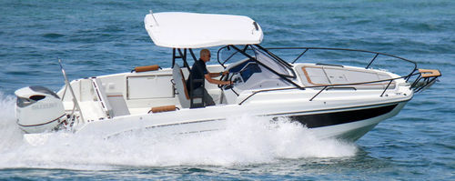 Walkaround hors-bord - Flyer 8 SUNdeck - Bénéteau Motorboats - open / à console centrale / de pêche sportive