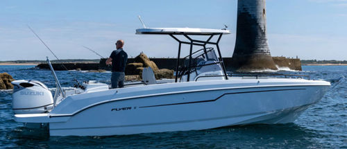 Coque open hors-bord - Flyer 8 SPACEdeck - Bénéteau Motorboats - à console centrale / de pêche sportive / de ski nautique