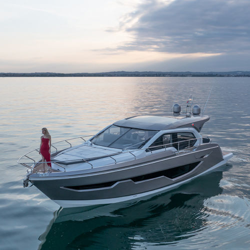 Vedette in-bord - C47 - Sessa Marine - bimoteur / hard-top / IPS