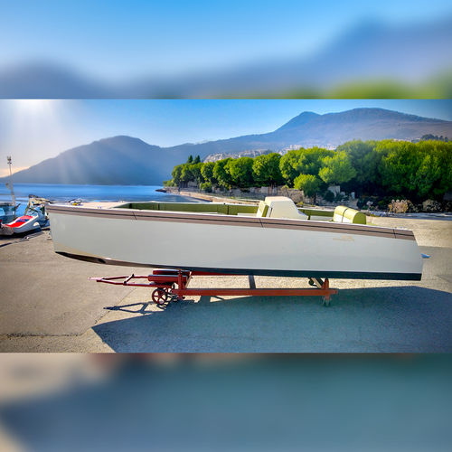 Coque open in-bord - GRAFIT - BARKMET BOATS - diesel / à console centrale / de loisir