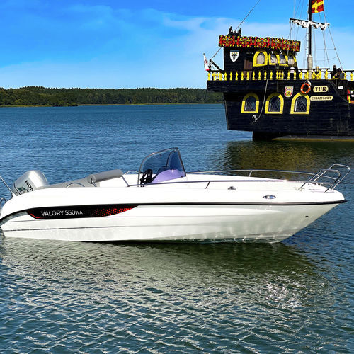 Coque open hors-bord - V550  - Boatbuilding Motor Yacht Sp. Z o.o. - semi-rigide / à console centrale / traditionnelle