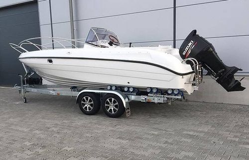 Day-cruiser hors-bord - V630  - Boatbuilding Motor Yacht Sp. Z o.o. - coque rigide / open / à console centrale