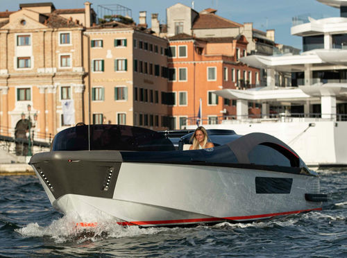 Vedette in-bord - Falcon Tenders Limited - open / à double console / avec cabine