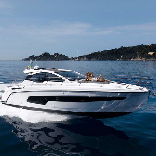 Vedette in-bord - ATLANTIS 45 - Azimut - bimoteur / hard-top / de croisière