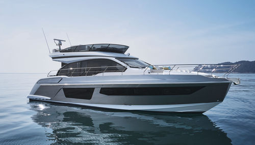 Motor-yacht de croisière - 53 - Azimut - à fly / 3 cabines / 4 cabines