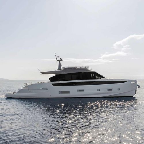 Motor-yacht de croisière - SEADECK 7 - Azimut - hard-top / à fly / hybride