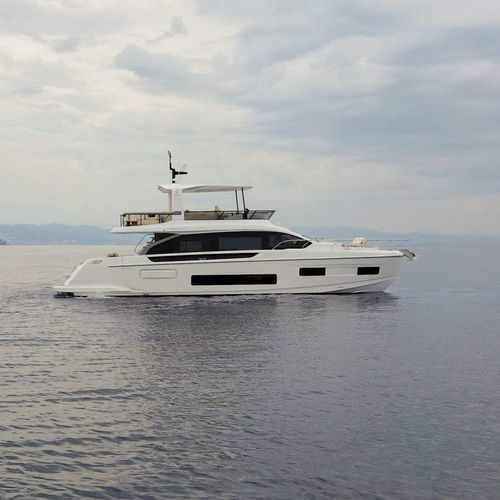 Motor-yacht de croisière - 62 - Azimut - à fly / 3 cabines / 6 couchages