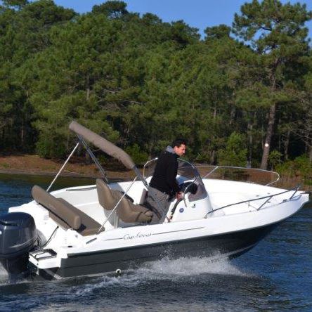 Day-cruiser hors-bord - Cap-Ferret 572 - B2 marine - open / à console centrale / bain de soleil