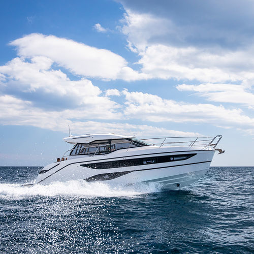 Vedette in-bord - SR36 - BAVARIA YACHT - bimoteur / hard-top / 2 cabines