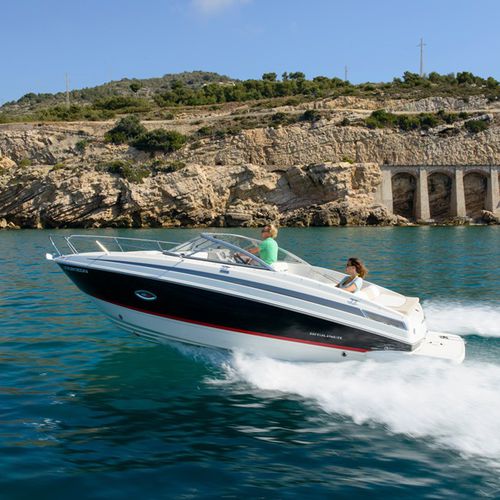 Cabin-cruiser in-bord - 742R - Bayliner - diesel / open / à double console