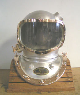 Casque de plongée à usage professionnel - 29500 - DESCO Corporation
